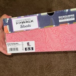 Sketchers winter snow boots never worn